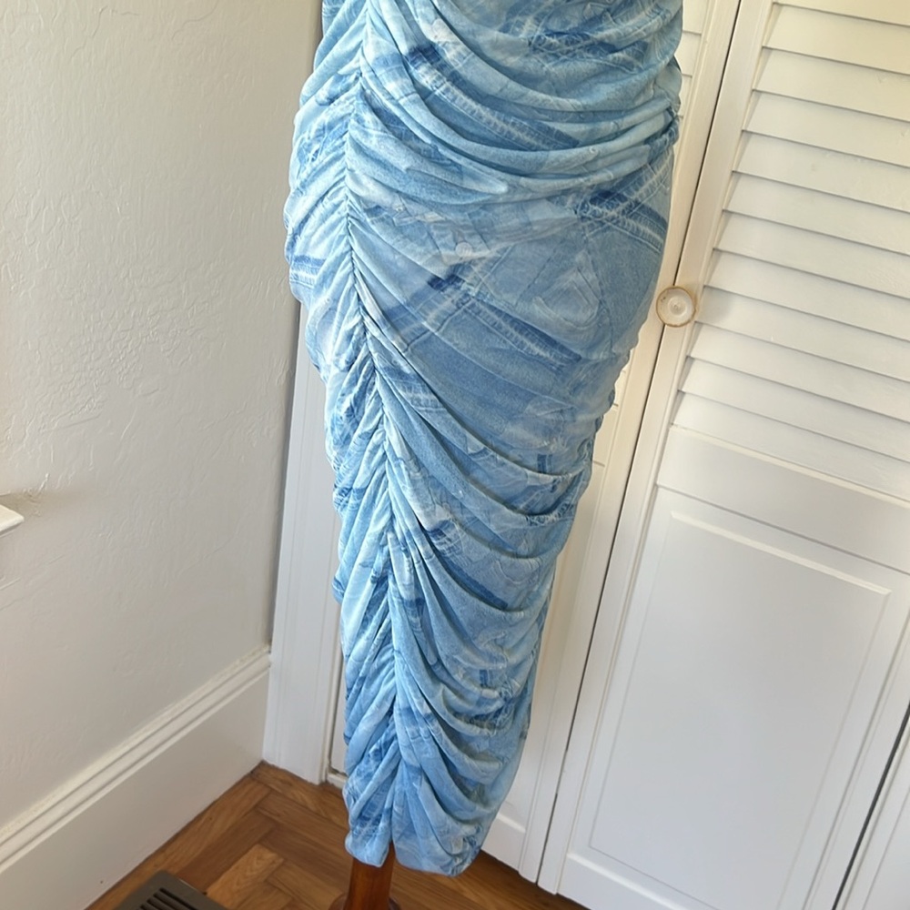 Elegant Blue Strapless Dress - Picture 2 of 6